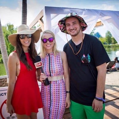 beachclub-etalk-daily-interview-andrew-sarah